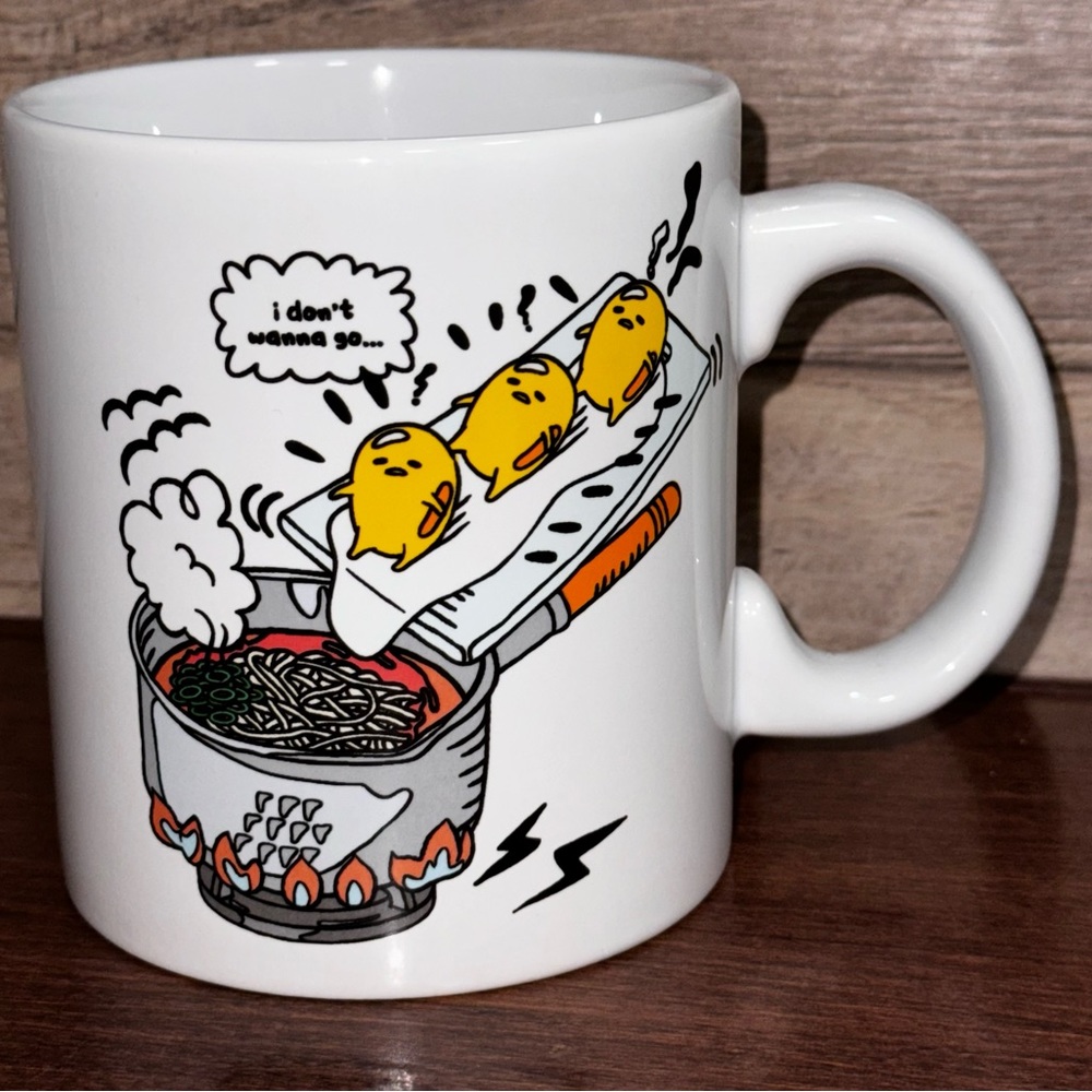 BRAND NEW GUDETAMA Don't Wanna Go MUG 20 oz COFFEE TEA CUP SANRIO LAZY E…